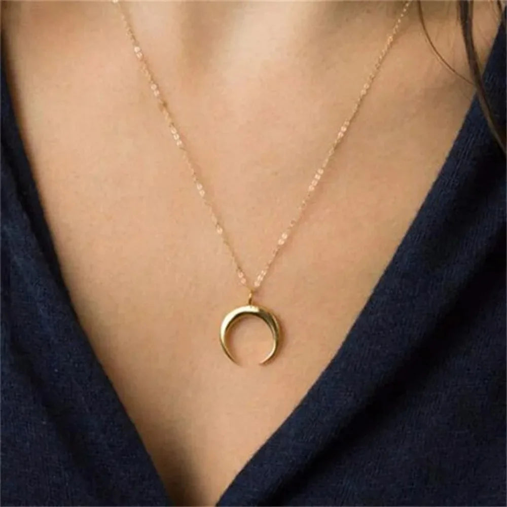 2025 New Trendy Gold Color Curved Crescent Moon Delicate Pendant Necklace for Women Ladies Fashion Jewelry Accessories Gifts