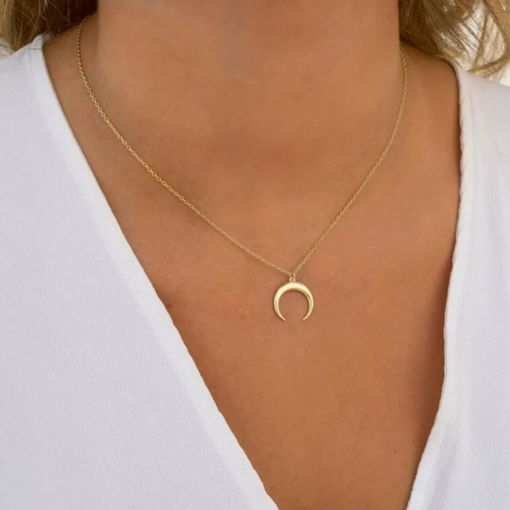 2025 New Trendy Gold Color Curved Crescent Moon Delicate Pendant Necklace for Women Ladies Fashion Jewelry Accessories Gifts